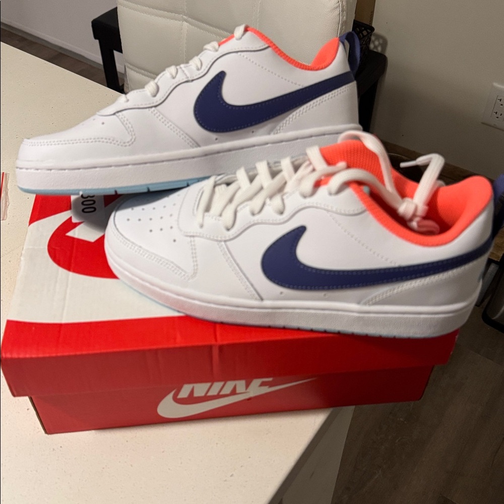 Nike Court Borough Low 2